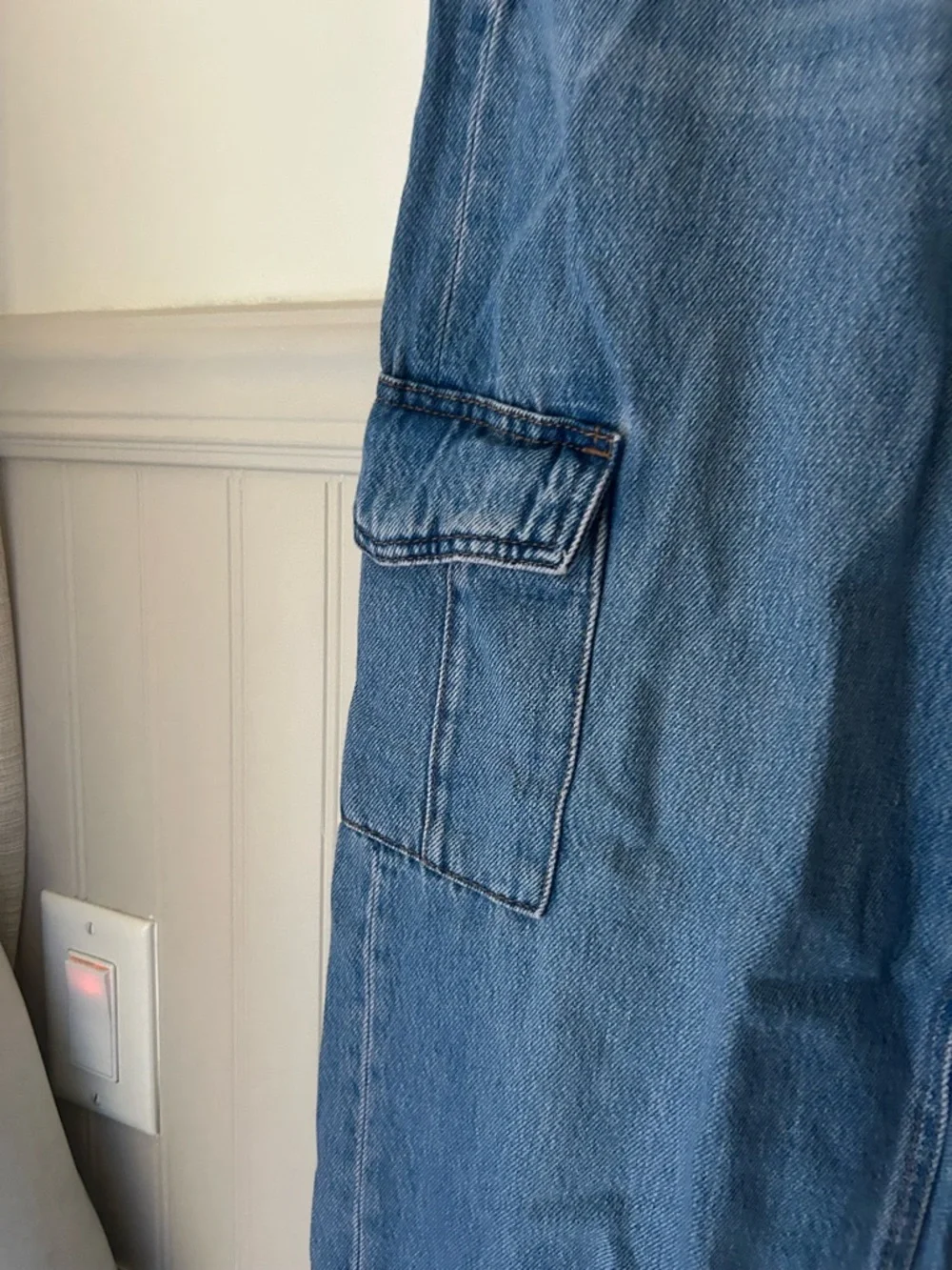 Old Navy Size 6 High Rise Cargo Sky-Hi Wide Leg Jeans - Picture 4 of 10